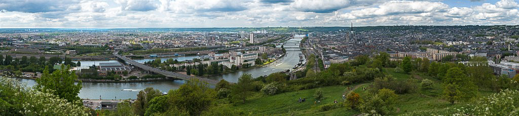 Gigapixel cityscape of Rouen with speedboats on the River Seine